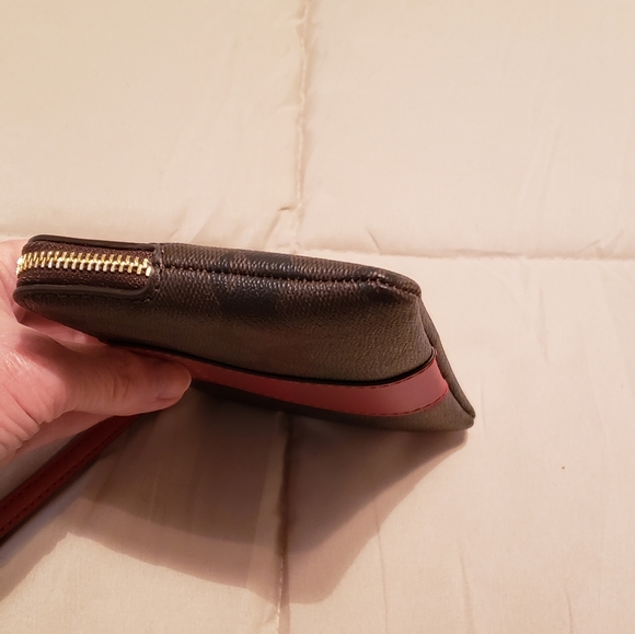 Coach Corner Zip Wristlet Signature Canvas Color Brown/1941 Red - Picture 10 of 12